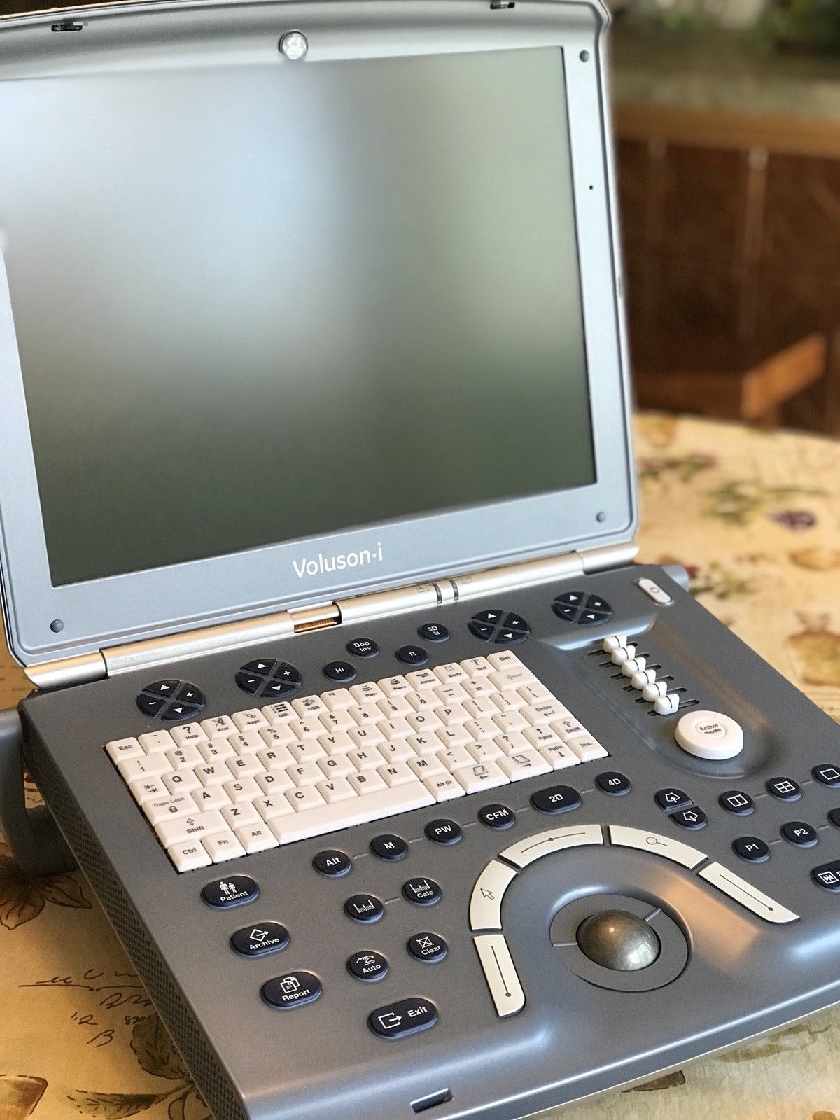 Voluson i BT11 3D/4D GE Portable Ultrasound Machine including 3D/4D probe DIAGNOSTIC ULTRASOUND MACHINES FOR SALE