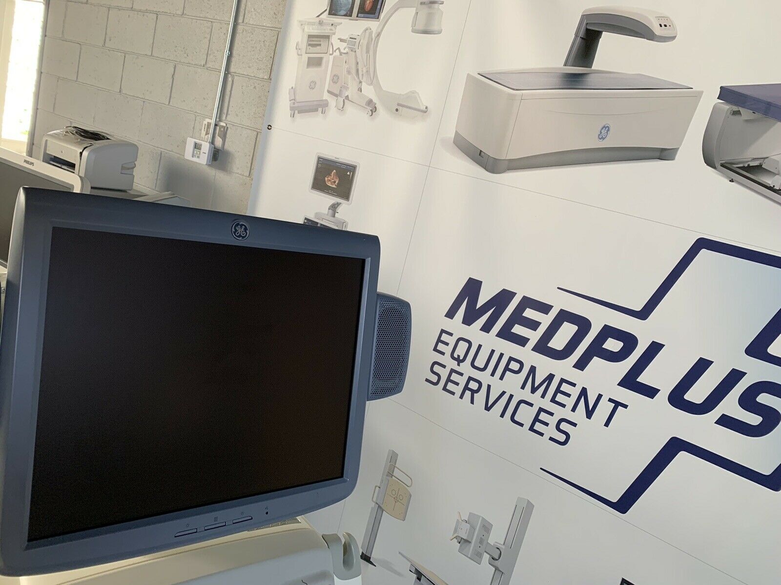 LCD MONITOR GA700 FOR GE LOGIQ 9 ULTRASOUND SYSTEM P/N: 0FTD1060 DIAGNOSTIC ULTRASOUND MACHINES FOR SALE