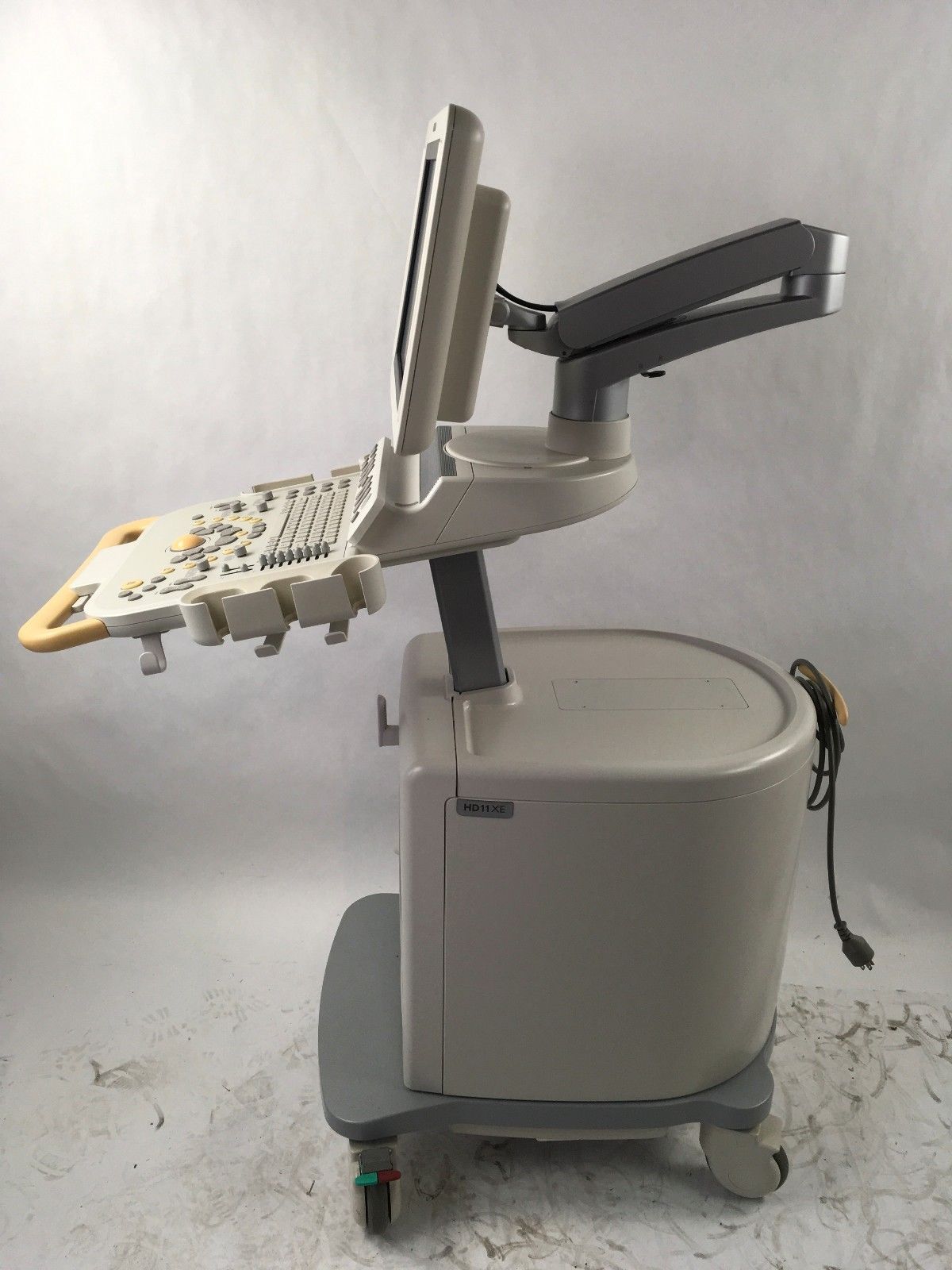 a medical device sitting on top of a table